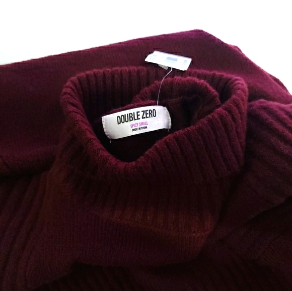 Burgundy Ribbed Trim Turtleneck Sweater - Picture 3 of 7